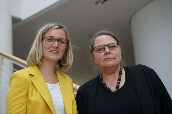 Prof. Dr. Erika Sirsch und Prof. Dr. Daniela Holle 